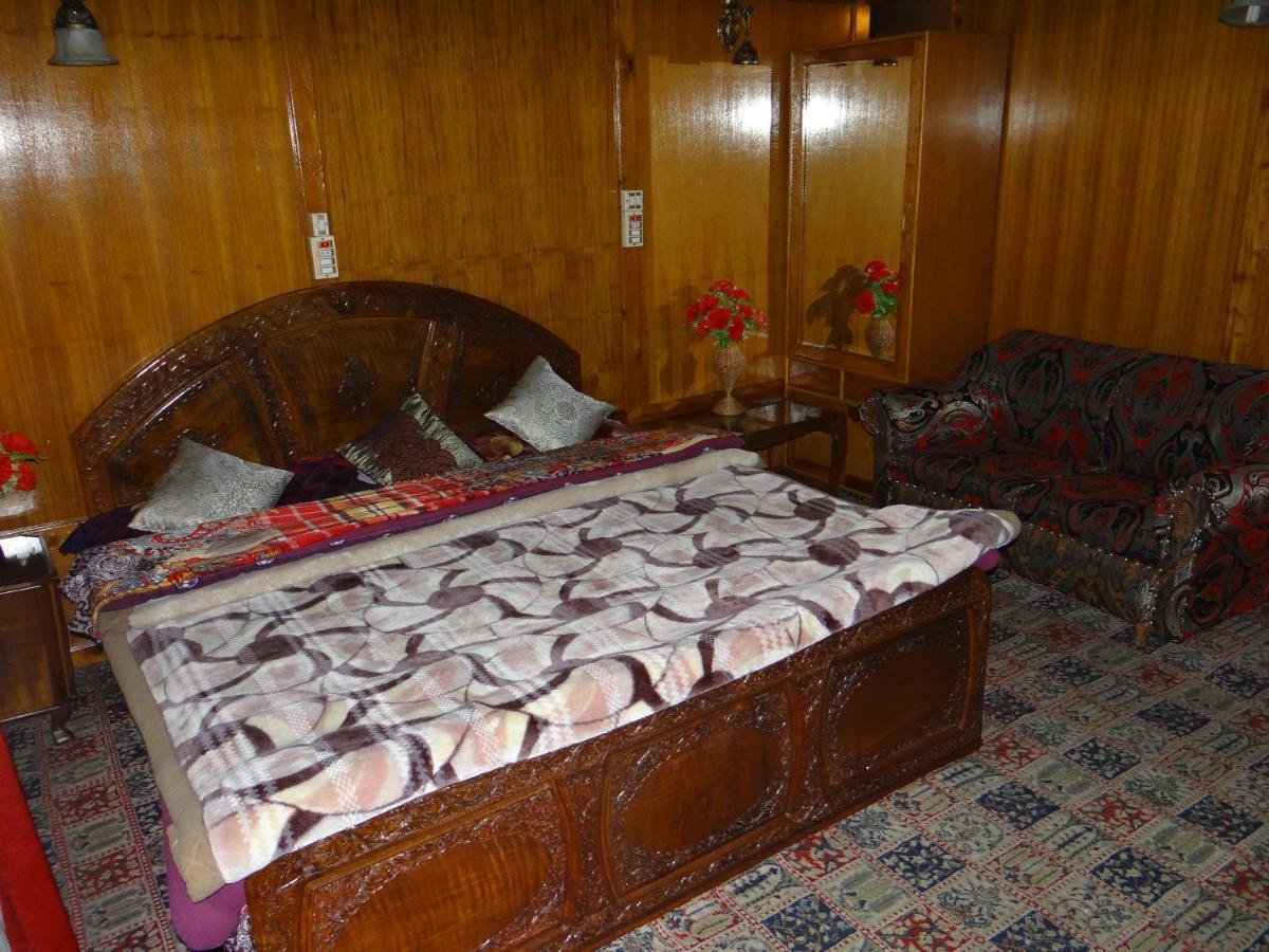 Goona Palace Houseboats Сринагар Экстерьер фото