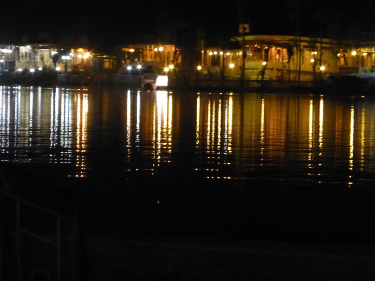 Goona Palace Houseboats Сринагар Экстерьер фото