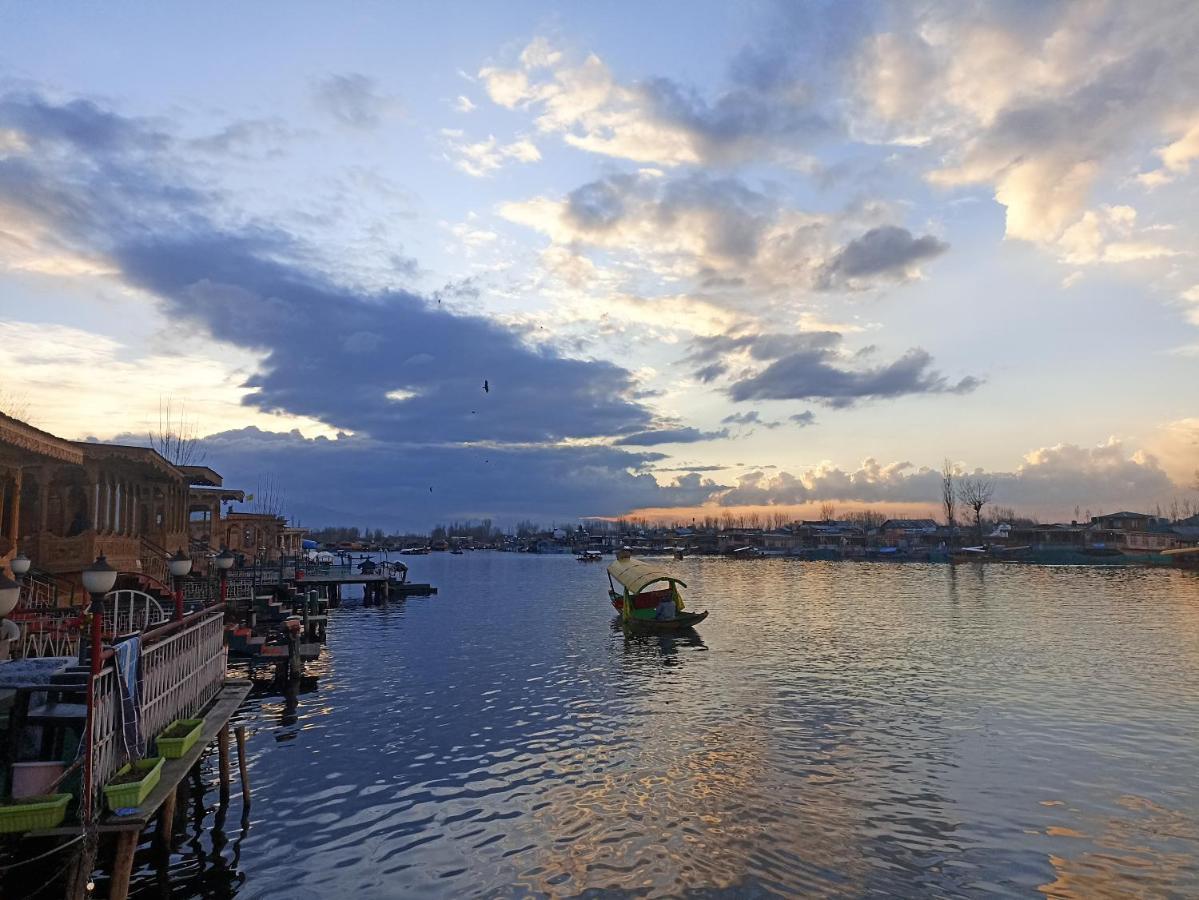 Goona Palace Houseboats Сринагар Экстерьер фото