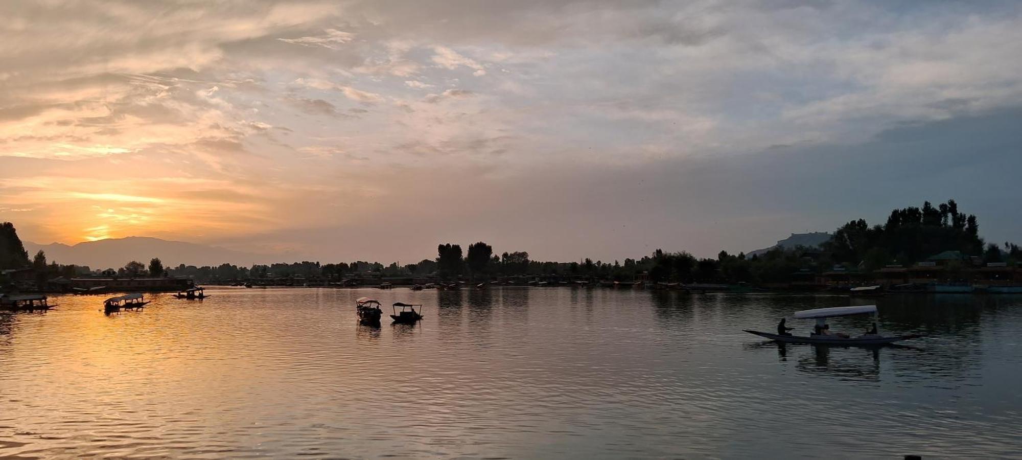 Goona Palace Houseboats Сринагар Экстерьер фото