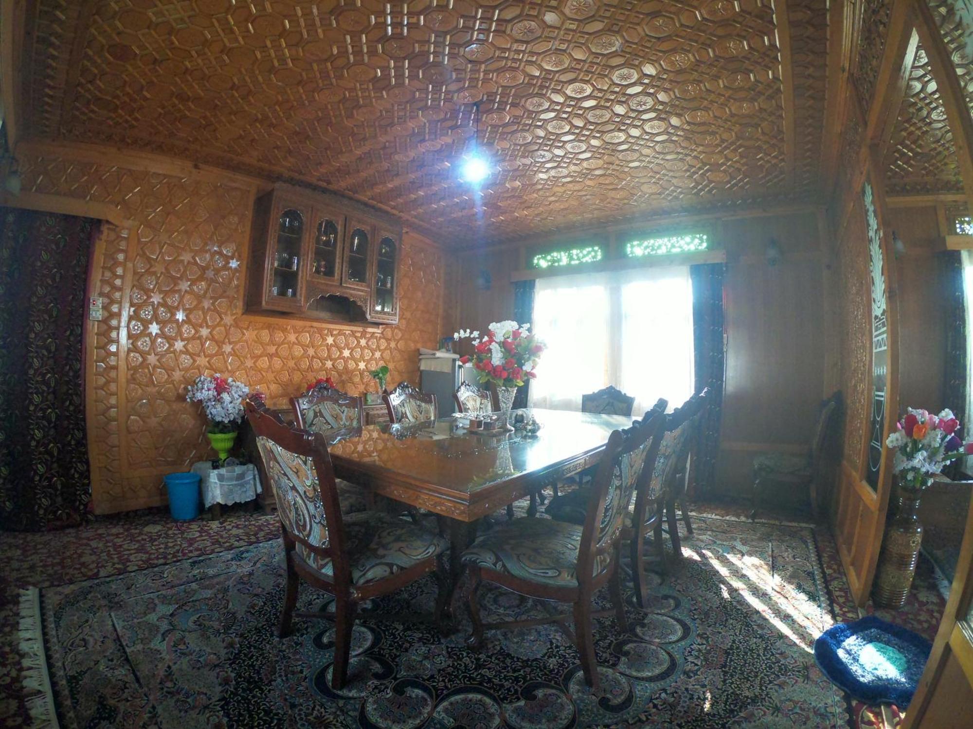 Goona Palace Houseboats Сринагар Экстерьер фото