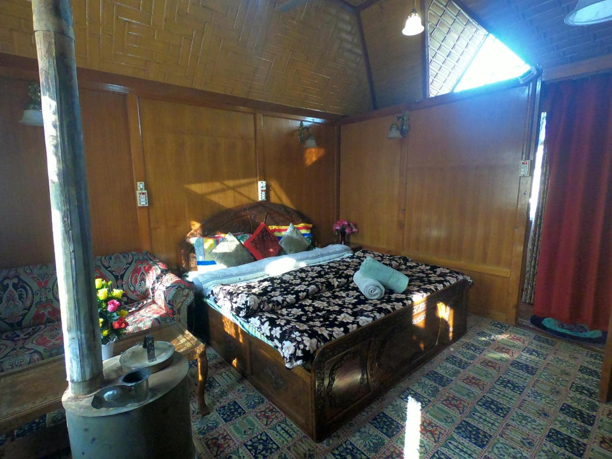 Goona Palace Houseboats Сринагар Экстерьер фото