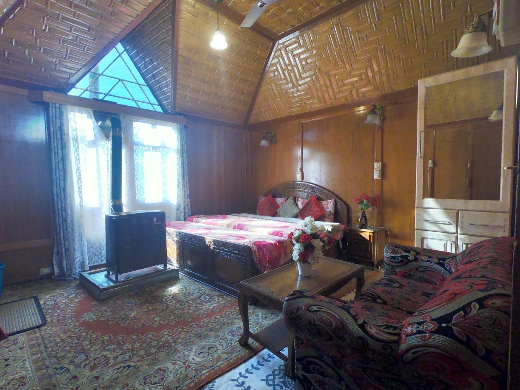 Goona Palace Houseboats Сринагар Экстерьер фото