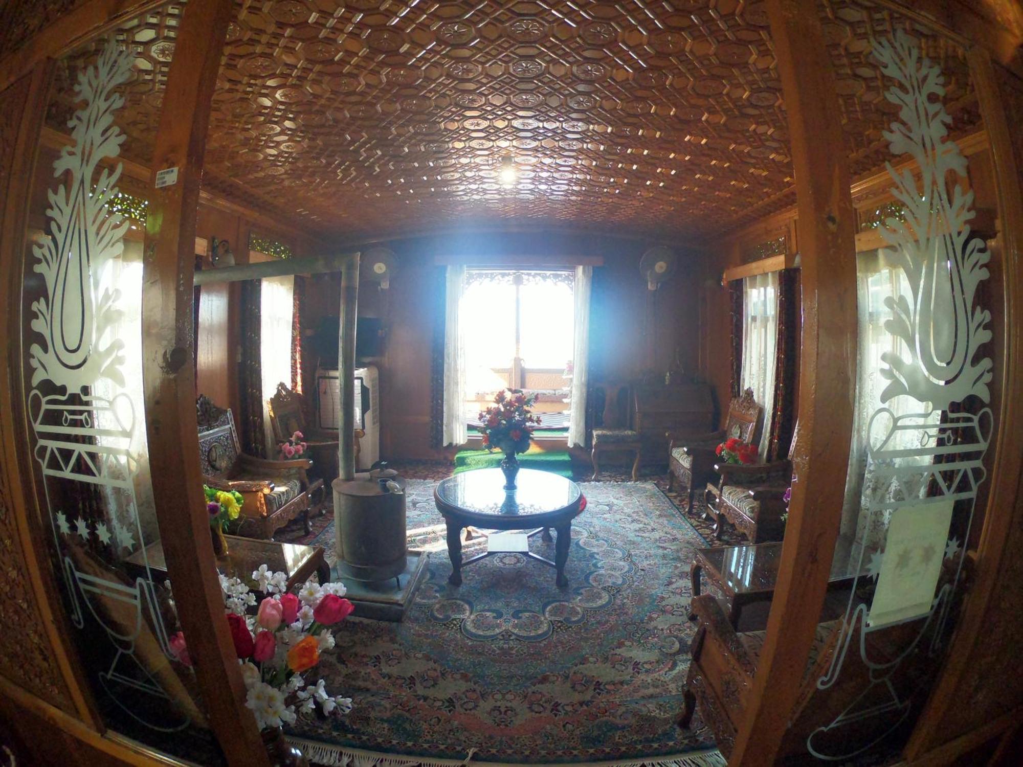 Goona Palace Houseboats Сринагар Экстерьер фото