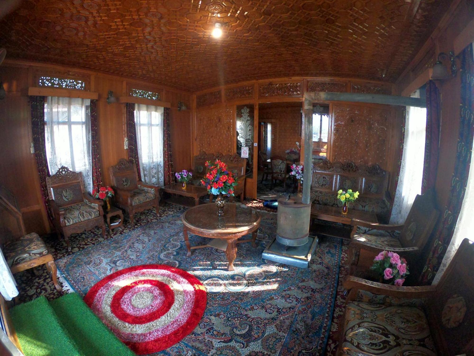 Goona Palace Houseboats Сринагар Экстерьер фото