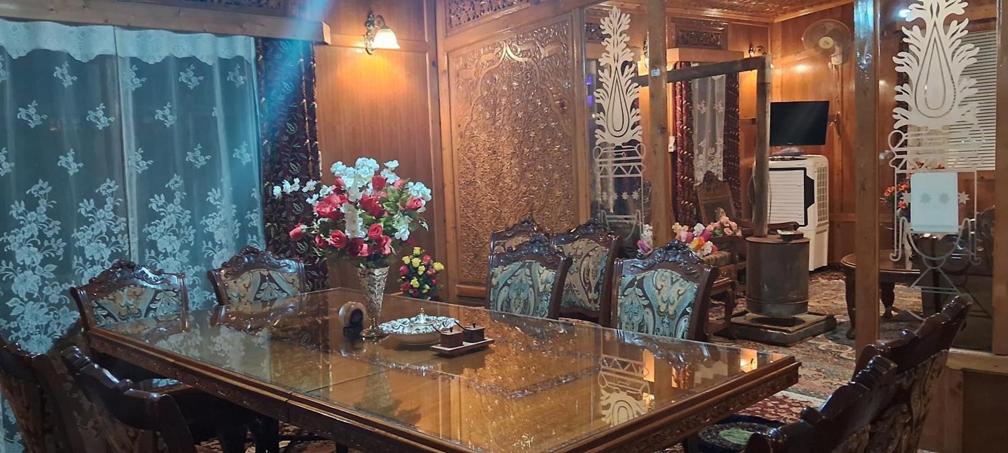 Goona Palace Houseboats Сринагар Экстерьер фото
