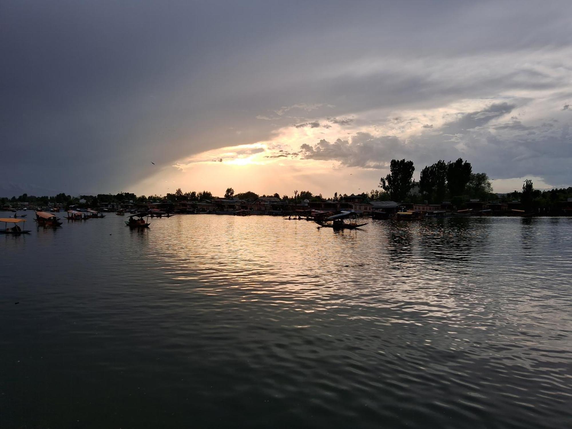Goona Palace Houseboats Сринагар Экстерьер фото