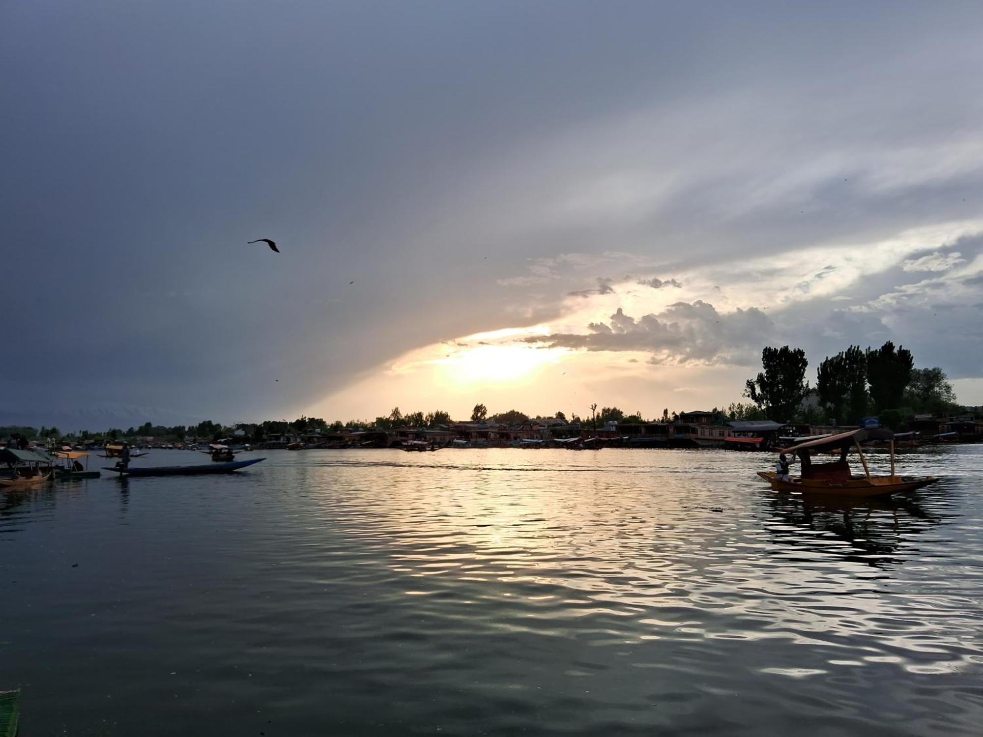 Goona Palace Houseboats Сринагар Экстерьер фото