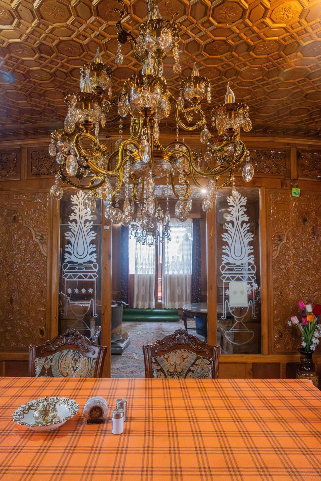 Goona Palace Houseboats Сринагар Экстерьер фото