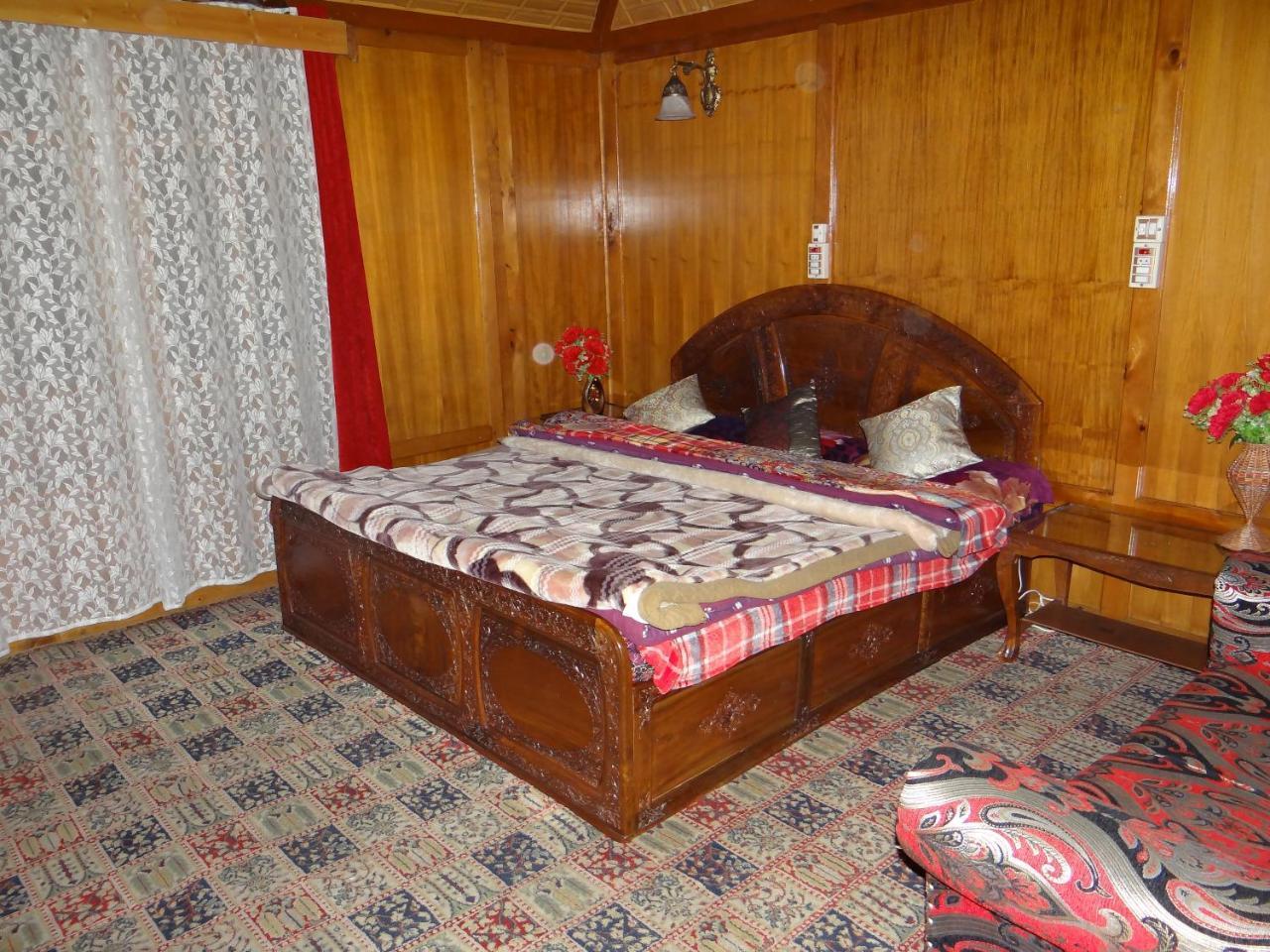 Goona Palace Houseboats Сринагар Экстерьер фото