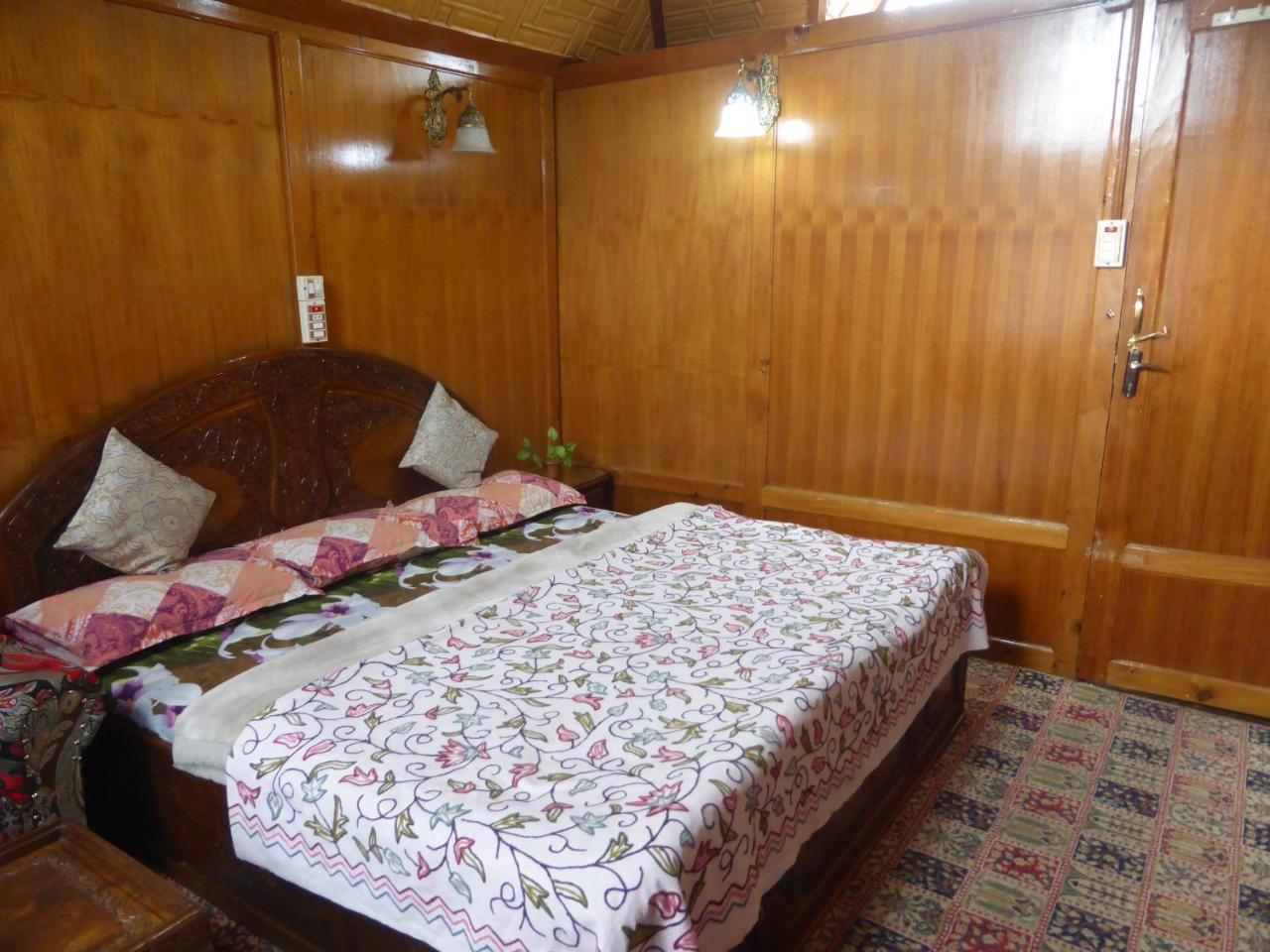 Goona Palace Houseboats Сринагар Экстерьер фото