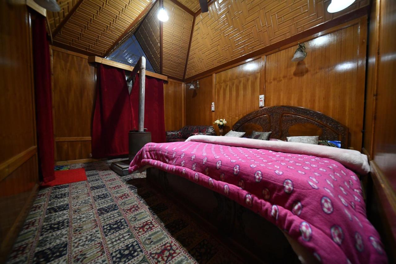 Goona Palace Houseboats Сринагар Экстерьер фото