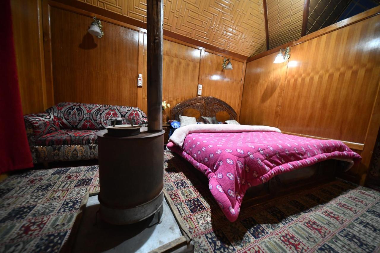 Goona Palace Houseboats Сринагар Экстерьер фото