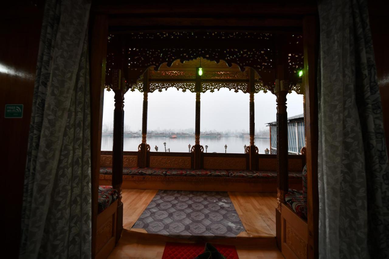 Goona Palace Houseboats Сринагар Экстерьер фото