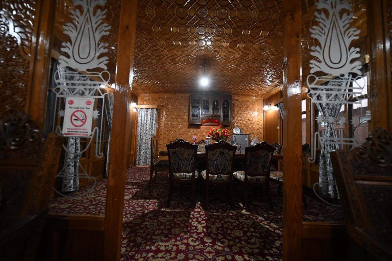 Goona Palace Houseboats Сринагар Экстерьер фото