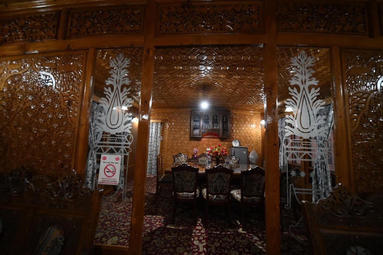 Goona Palace Houseboats Сринагар Экстерьер фото