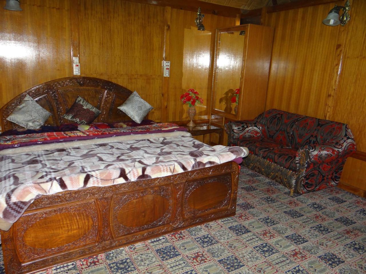Goona Palace Houseboats Сринагар Экстерьер фото