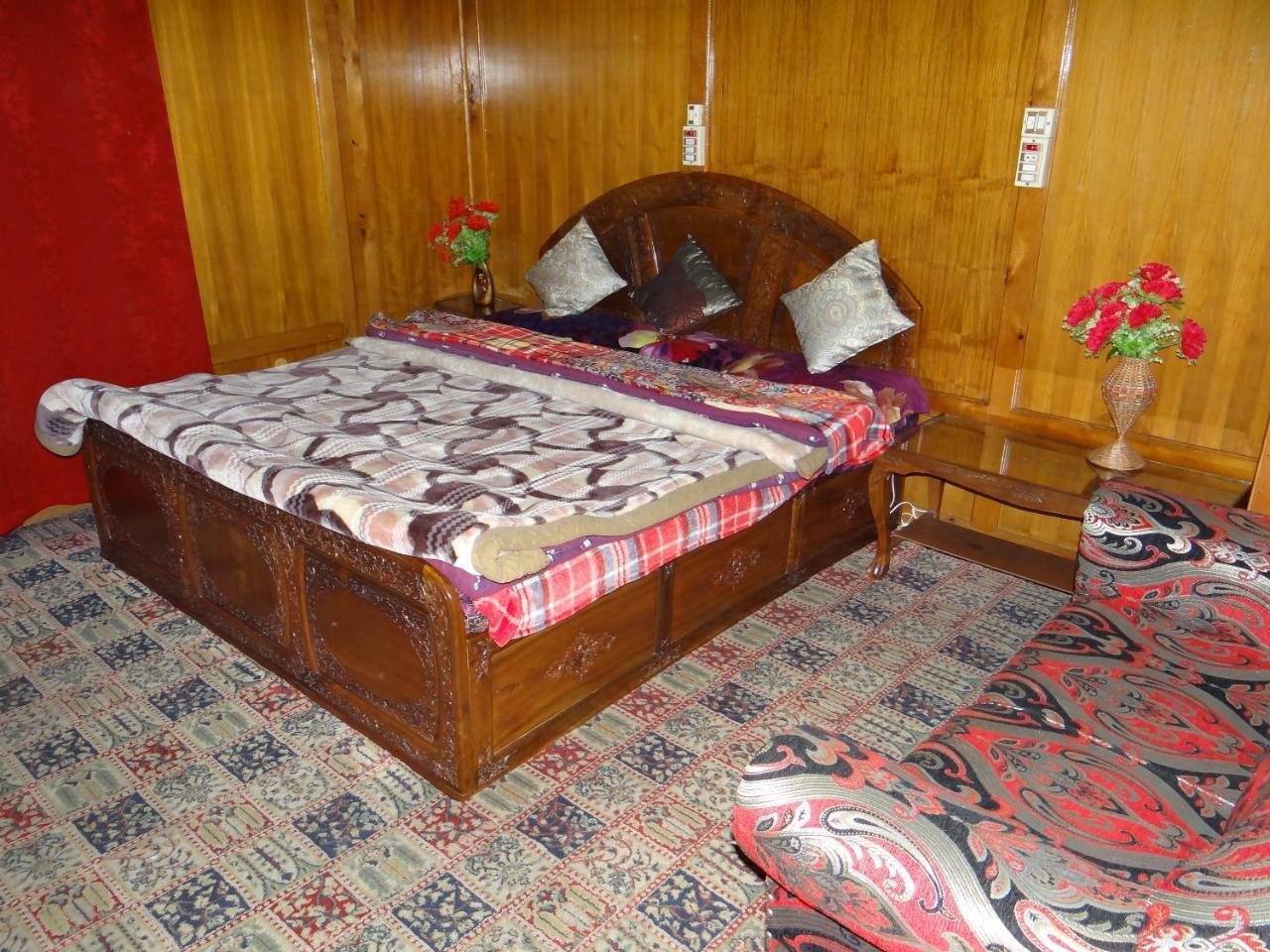 Goona Palace Houseboats Сринагар Экстерьер фото